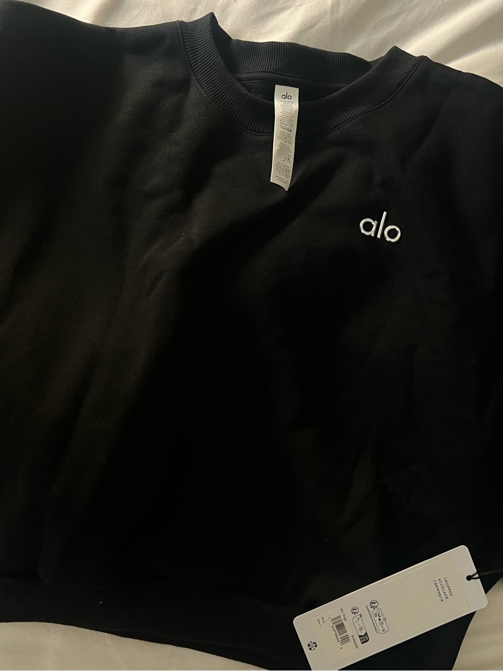 Alo Women’s Black Cropped Accolade Crewneck Sweatshirt - Picture 3 of 4